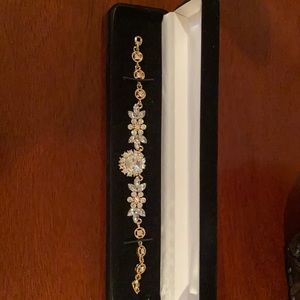 Bracelet gold and gemstone